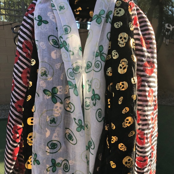 Holiday Scarves of The Season - set of (3) - EUC - Picture 3 of 10